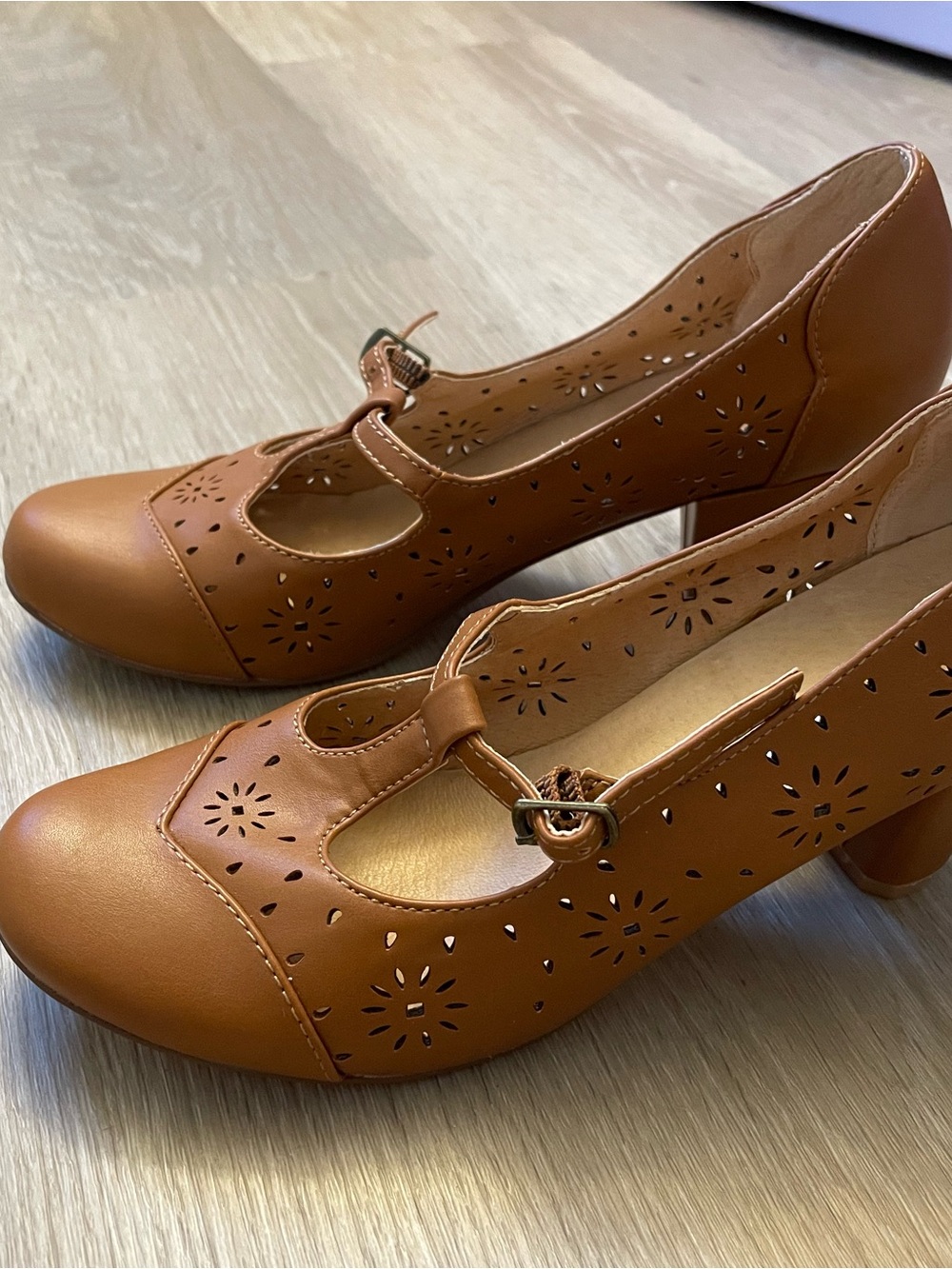 ModCloth x Chelsea Crew Tan T-Strap Eyelet Milly Heels 36 5.5